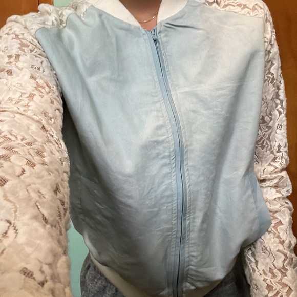 Laced jacket - Picture 3 of 3